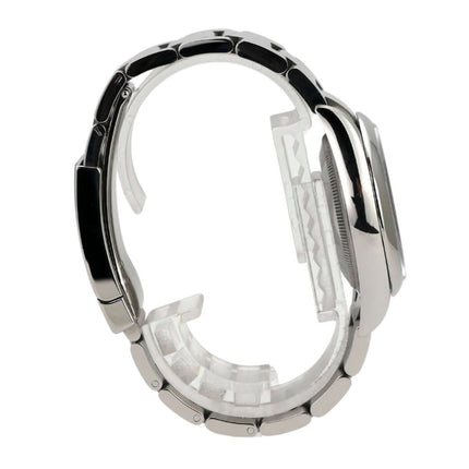 Seitenansicht der Rolex Oyster Perpetual 36 mit poliertem und satiniertem Edelstahlarmband.