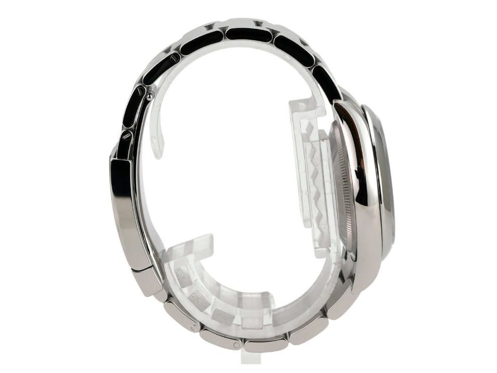 Seitenansicht der Rolex Oyster Perpetual 36 126000 Grün mit poliertem Edelstahl und satiniertem Armband.