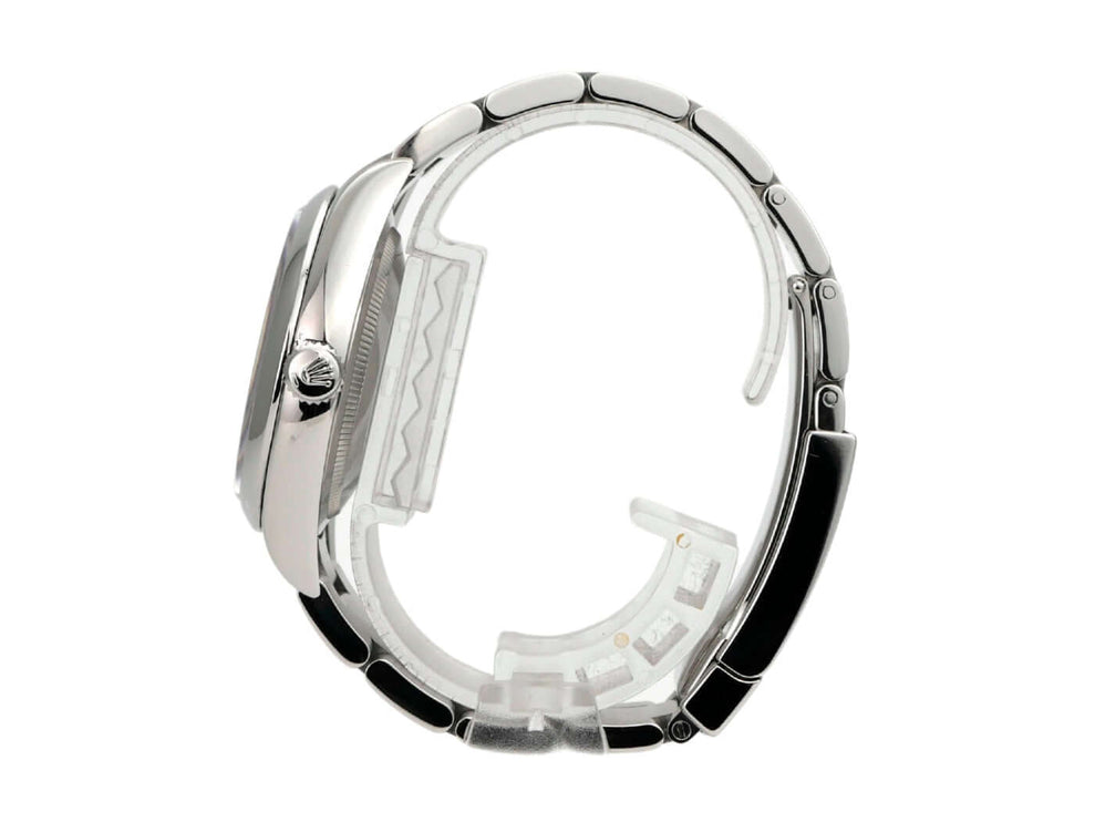 Rolex Oyster Perpetual 36 Ref. 126000 mit poliertem Edelstahlgehäuse und satiniertem Armband, seitliche Ansicht.
