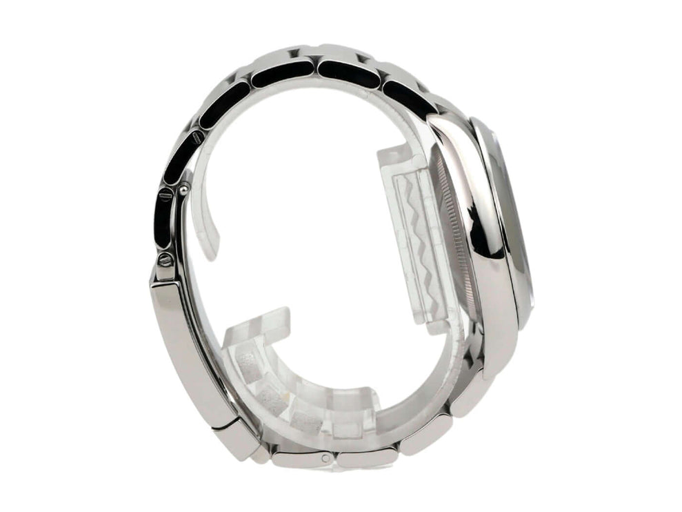 Seitenansicht der Rolex Oyster Perpetual 36 126000 mit Edelstahl-Gehäuse und satiniertem Armband.