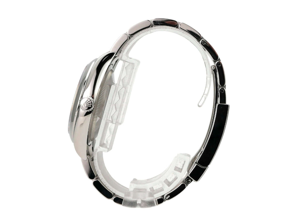 Rolex Oyster Perpetual 36 126000 Schwarz Seitenansicht der Uhr mit Edelstahlarmband und schwarzem Gehäuse.