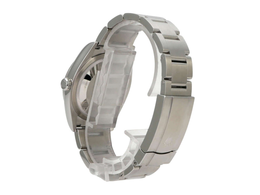 Rolex Oyster Perpetual 36 126000 Schwarz mit Edelstahlarmband und klarer Faltschließe seitlich fotografiert.