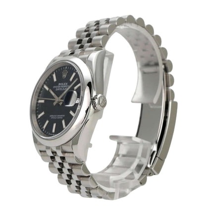 Rolex Datejust 36 Oystersteel 126200 Blau Jubile-Band seitliche Ansicht mit blauem Zifferblatt und Jubilé-Edelstahlband.