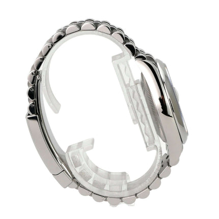 Rolex Datejust 36 Oystersteel 126200 Blau Jubile-Band seitliche Ansicht mit feinem Jubilé-Edelstahlband.