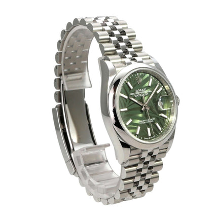 Rolex Datejust 36 Oystersteel 126200 Olivgrün Palmenmuster Jubile-Band auf silbernem Edelstahlarmband.