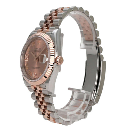 Rolex Datejust 36 126231 Pink Römisch Diamant Jubile-Band Seite mit Everose-Gold und Edelstahl Armband.