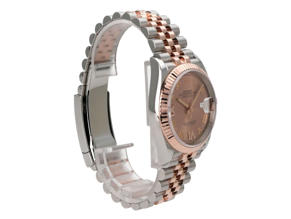 Rolex Datejust 36 126231 Pink Römisch Diamant Jubile-Band seitliche Ansicht mit Everose-Gold und Edelstahl-Armband.
