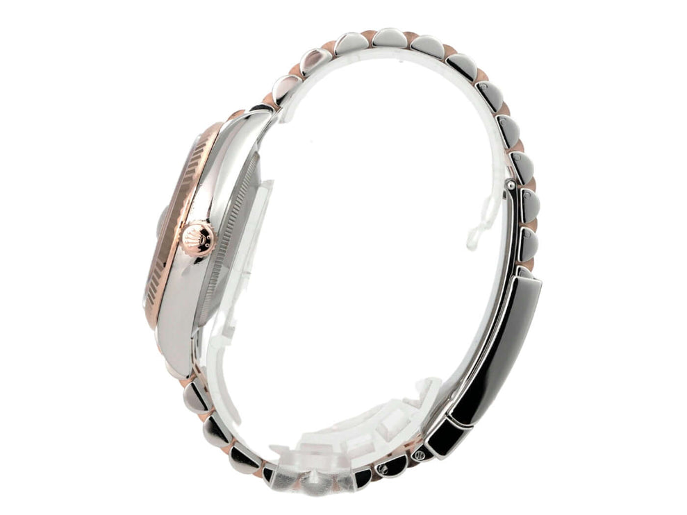 Rolex Datejust 36 Oystersteel Everose-Gold 126231 Rhodium Jubile-Band seitliche Ansicht mit Edelstahl- und Roségold-Elementen.