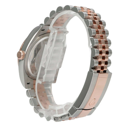 Rolex Datejust 36 Oystersteel Everose-Gold 126231 Rhodium Jubile-Band Ansicht der Uhr mit poliertem Jubilé-Armband.