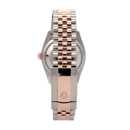 Rolex Datejust 36 126231 Weiß Index Jubile-Band mit Edelstahl- und Everose-Gold-Armband, Rückansicht der Uhr.