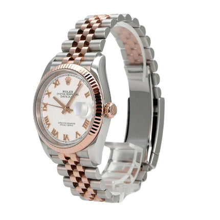 Rolex Datejust 36 Oystersteel Everose-Gold 126231 Weiß Römisch Jubile-Band seitliche Ansicht der Uhr
