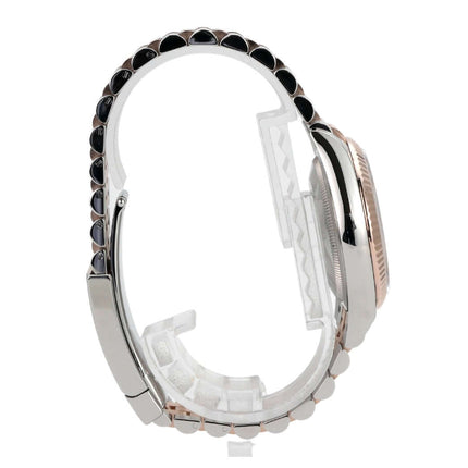 Seitenansicht der Rolex Datejust 36 mit Jubile Armband aus Edelstahl und Everose-Gold, elegantes Design.