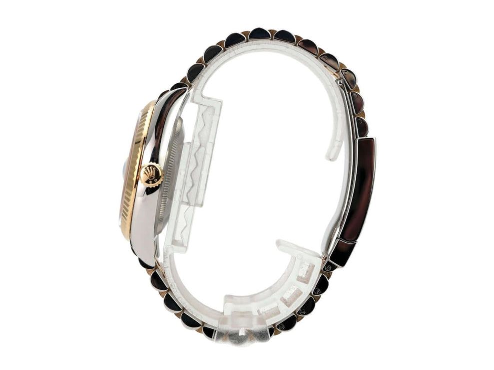 Rolex Datejust 36 126233 Champagner Diamant Jubile-Band seitliche Ansicht mit Jubile-Armband und Gehäusedetails.