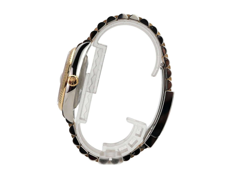 Seitenansicht der Rolex Datejust 36 126233 mit Champagner-Diamantzifferblatt und Jubilé-Armband.