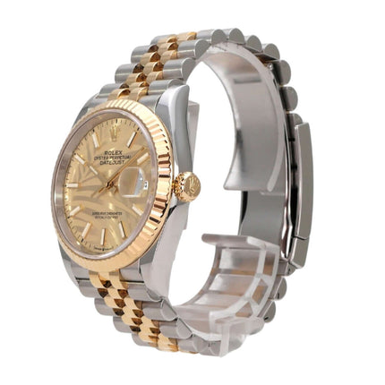 Rolex Datejust 36 Oystersteel Gelbgold 126233 Golden Palmenmuster Jubile-Band seitliche Ansicht der Uhr