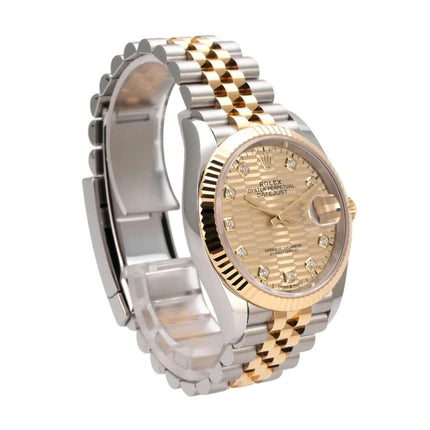 Rolex Datejust 36 Ref. 126233 mit goldenem Zifferblatt und Diamanten, Edelstahl und Gelbgold Jubilé Armband.