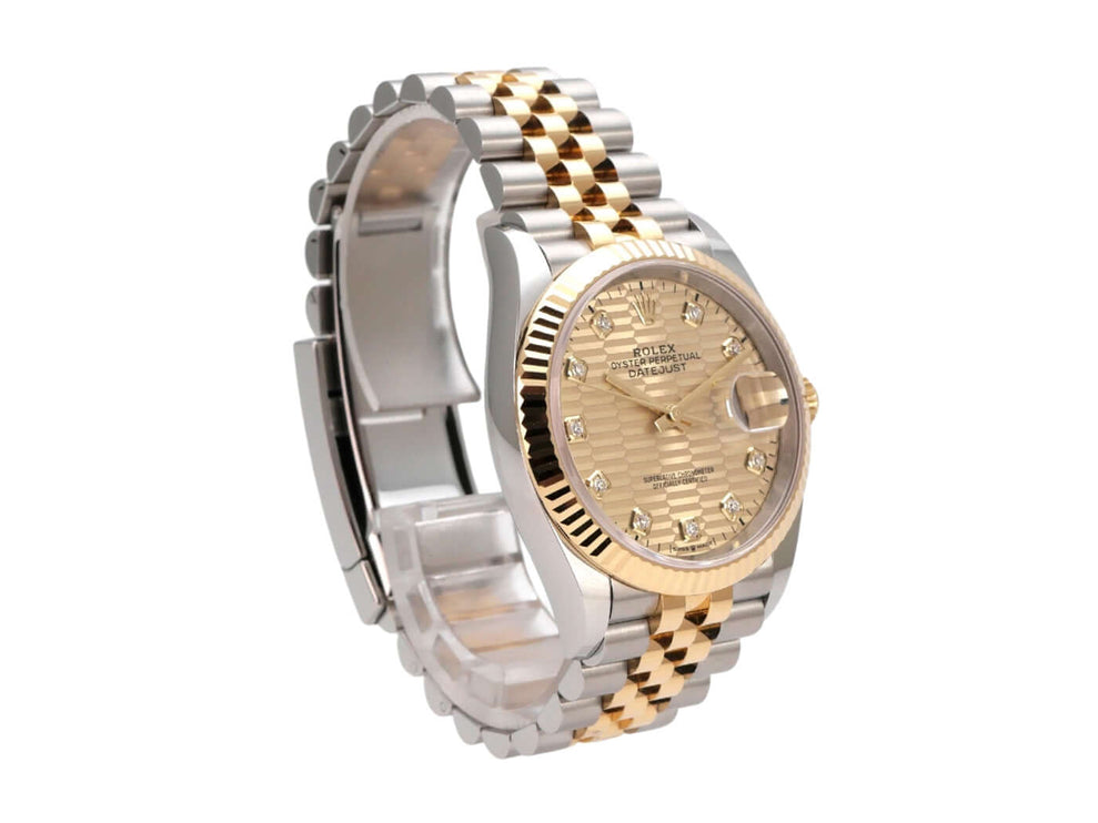 Rolex Datejust 36 Ref. 126233 mit goldenem Zifferblatt und Diamanten, Edelstahl und Gelbgold Jubilé Armband.