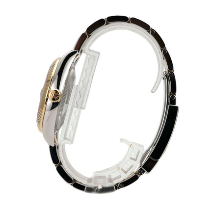 Rolex Datejust 36 Uhr mit Oystersteel und Gelbgold, seitliche Ansicht des Gehäuses und Armbands.