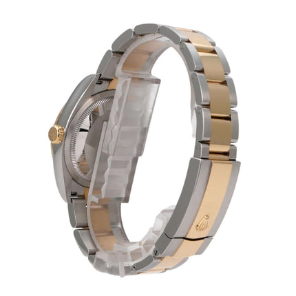 Rolex Datejust 36 in Oystersteel und Gelbgold, seitliche Ansicht des Armbands und Gehäuses.