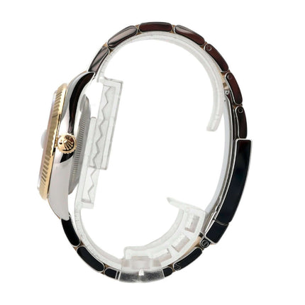 Rolex Datejust 36 Oystersteel Gelbgold 126233 Schwarz Diamant seitliche Ansicht mit Gelbgold und Edelstahl Armband.