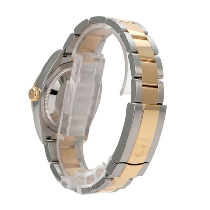 Rolex Datejust 36 Oystersteel Gelbgold 126233 Schwarz Diamant Armbandansicht mit Edelstahl und Gelbgold.