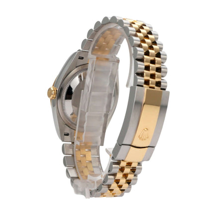 Rolex Datejust 36 mit Oystersteel und Gelbgold Jubile-Band, seitliche Ansicht, glänzende Details und hochwertige Verarbeitung.