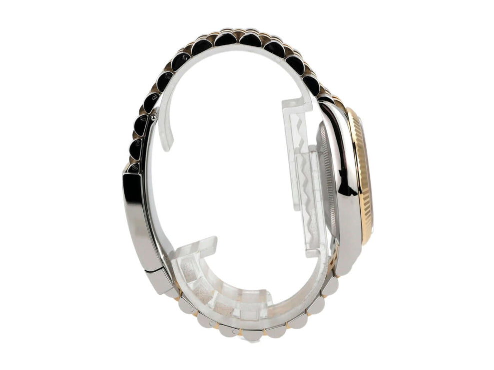 Detailansicht des Rolex Datejust 36 Ref. 126233 mit Jubile-Armband aus Edelstahl und Gelbgold.