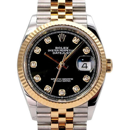 Rolex Datejust 36 126233 Schwarz Diamant Jubile-Band Uhrenansicht mit schwarzem Zifferblatt und bicolor Armband.