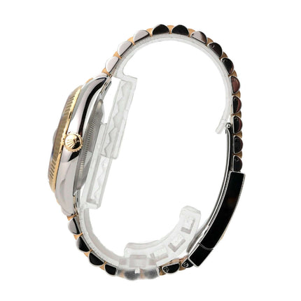 Rolex Datejust 36 126233 Schwarz Diamant Jubile-Band seitliche Ansicht mit Edelstahl und Gelbgold Armband.