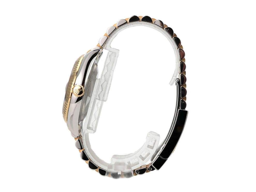 Rolex Datejust 36 126233 Schwarz Diamant Jubile-Band seitliche Ansicht mit Edelstahl und Gelbgold Armband.
