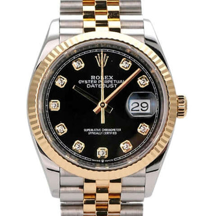 Rolex Datejust 36 126233 Schwarz Diamant Jubile-Band mit schwarzem Zifferblatt und Gelbgold-Lünette.