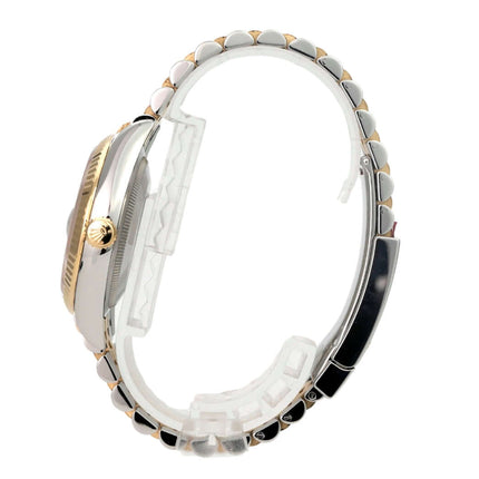 Rolex Datejust 36 126233 Schwarz Diamant Jubile-Band seitliche Ansicht des Uhrengehäuses und Jubilé-Armbands.