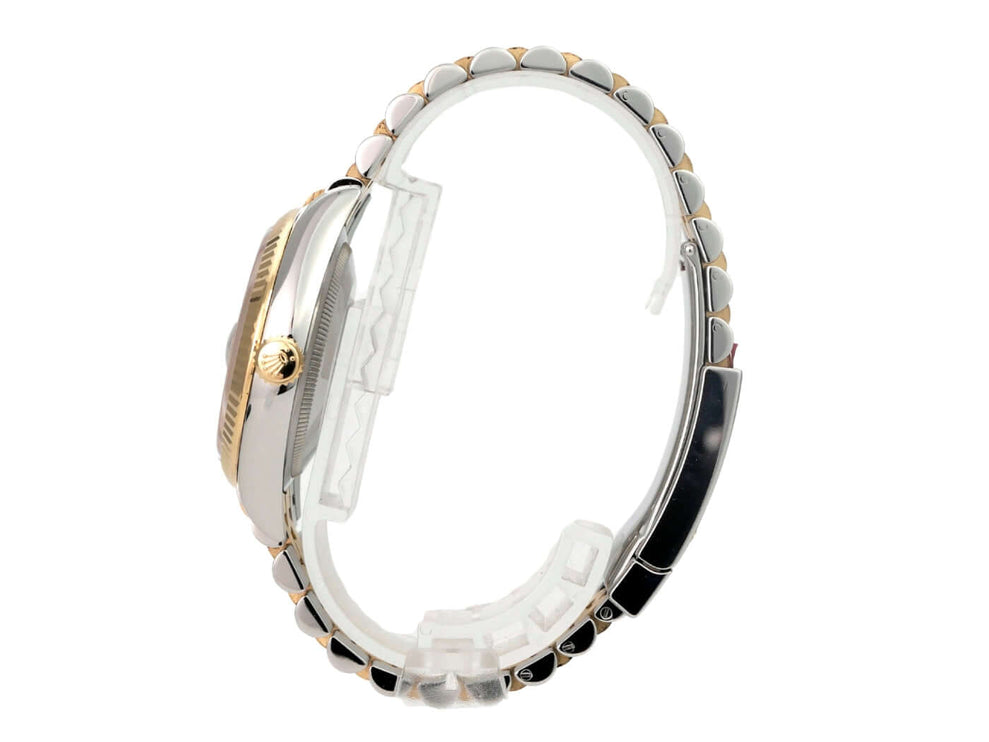Rolex Datejust 36 126233 Schwarz Diamant Jubile-Band seitliche Ansicht des Uhrengehäuses und Jubilé-Armbands.
