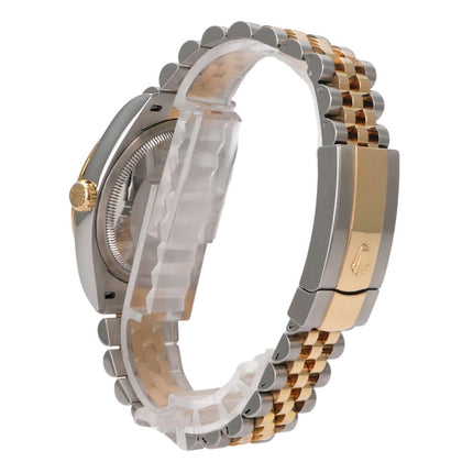 Rolex Datejust 36 Oystersteel / Gelbgold Ref. 126233 Schwarz Diamant Jubile-Band seitliche Ansicht mit Jubilé-Armband.