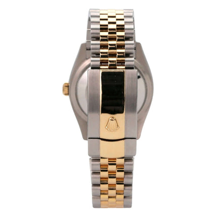 Rolex Datejust 36 Oystersteel / Gelbgold Ref. 126233 Schwarz Diamant Jubile-Band Detailansicht des Armbandes mit Faltschließe.