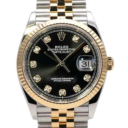 Rolex Datejust 36 126233 Schwarz Diamant Jubile-Band mit schwarzem Zifferblatt und Gelbgold-Lünette.