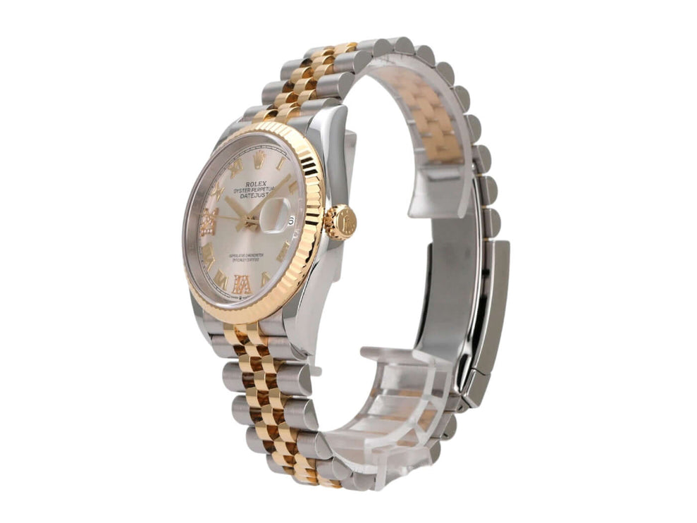 Rolex Datejust 36 Edelstahl Gold 126233 Silber R Diamant Jubile-Band seitliche Ansicht der Uhr mit silberfarbenem Zifferblatt.