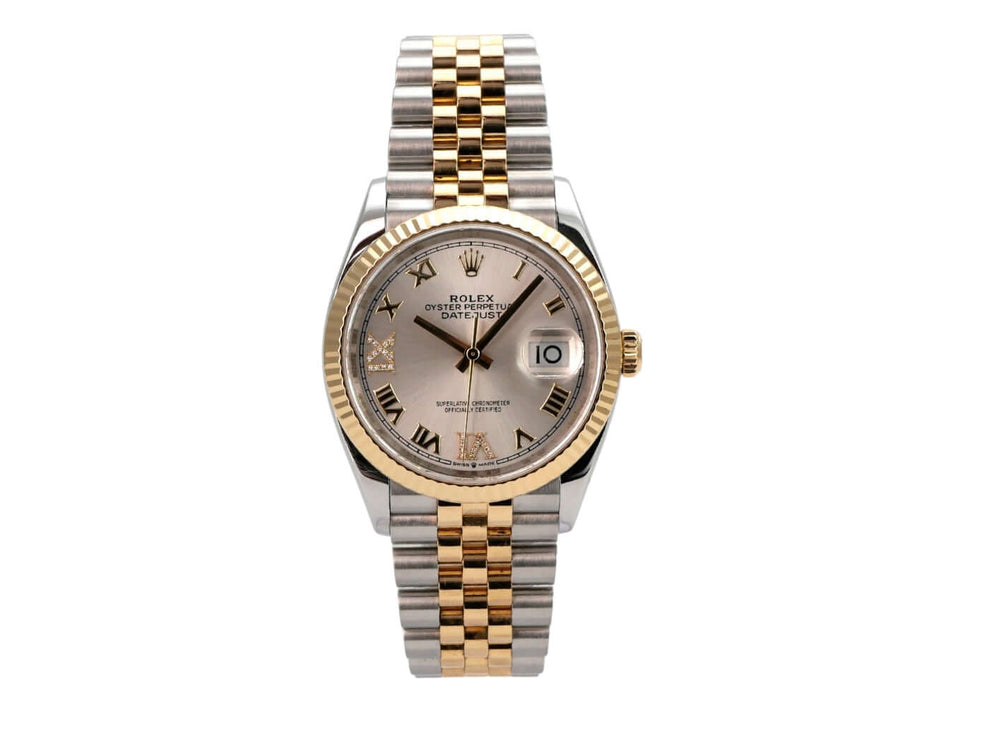 Rolex Datejust 36 Edelstahl Gold 126233 Silber R Diamant Jubile-Band mit silberfarbenem Zifferblatt und goldenen Akzenten.
