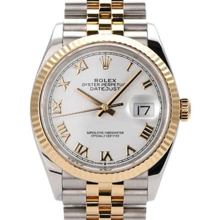 Rolex Datejust 36 Edelstahl Gelbgold 126233 Uhr mit weißem Ziffernblatt und römischen Ziffern.