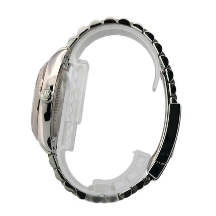 Seitenansicht Rolex Datejust 36 Oystersteel Weißgold Ref. 126234 mit Jubile-Band und poliertem Gehäuse.