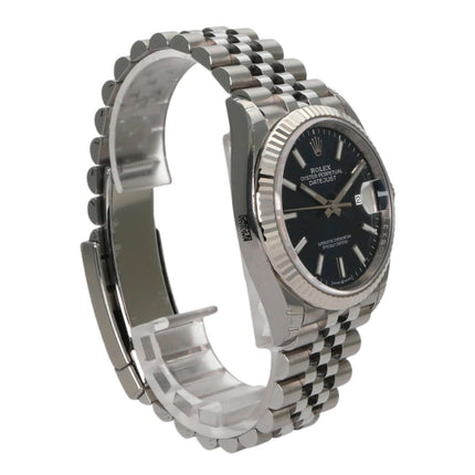 Rolex Datejust 36 in Oystersteel und Weißgold, Ref. 126234, blaues Riffelmuster Zifferblatt, Jubile-Band, Seitenansicht.