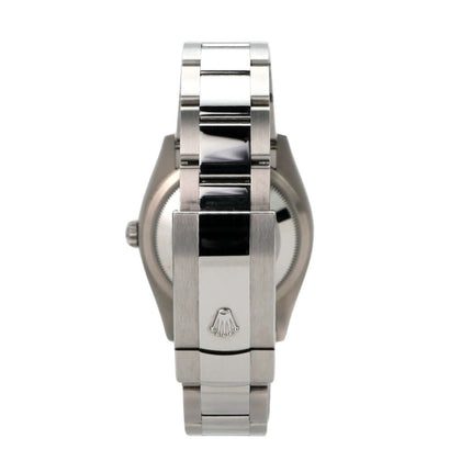 Rolex Datejust 36 Oystersteel Weißgold 126234 Schwarz Diamant Armbandansicht mit Rolex-Logo.