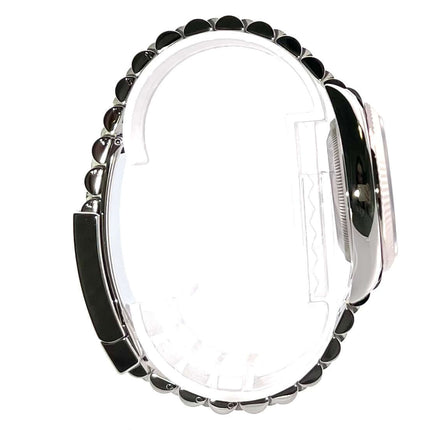 Seitenansicht der Rolex Datejust 36 Oystersteel Weißgold 126234 mit Jubile-Band und poliertem Edelstahlgehäuse, geschlossen