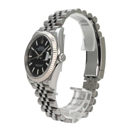 Rolex Datejust 36 Oystersteel Weißgold 126234 Schwarz Jubile-Band mit schwarzem Zifferblatt und Jubilé-Armband.