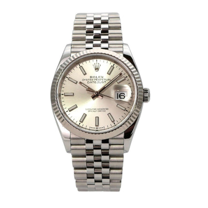 Rolex Datejust 36 Oystersteel Weißgold 126234 Silber Jubile-Band mit silberfarbenem Zifferblatt und Jubile-Edelstahlband.