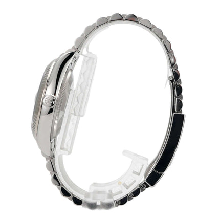 Seitenansicht einer Rolex Datejust 36 aus Edelstahl und Weißgold mit Jubile-Band und polierter Lünette.