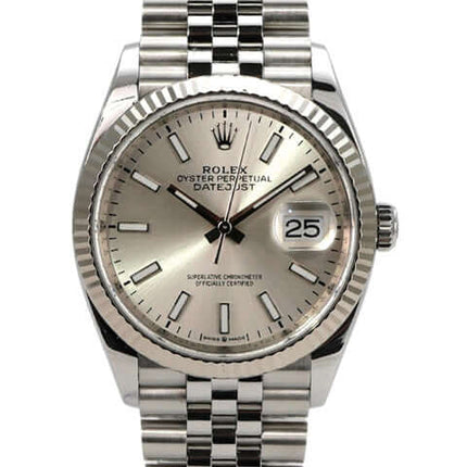 Rolex Datejust 36 Oystersteel Weißgold 126234 Silber Jubile-Band mit silberfarbenem Zifferblatt und Edelstahlband.