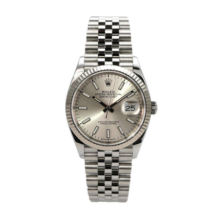 Rolex Datejust 36 Oystersteel Weißgold 126234 Silber Jubile-Band mit silberfarbenem Zifferblatt und Jubile-Edelstahlband.