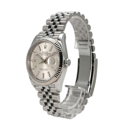 Rolex Datejust 36 Oystersteel Weißgold 126234 Silber Jubile-Band mit silberfarbenem Zifferblatt und Jubile-Armband.