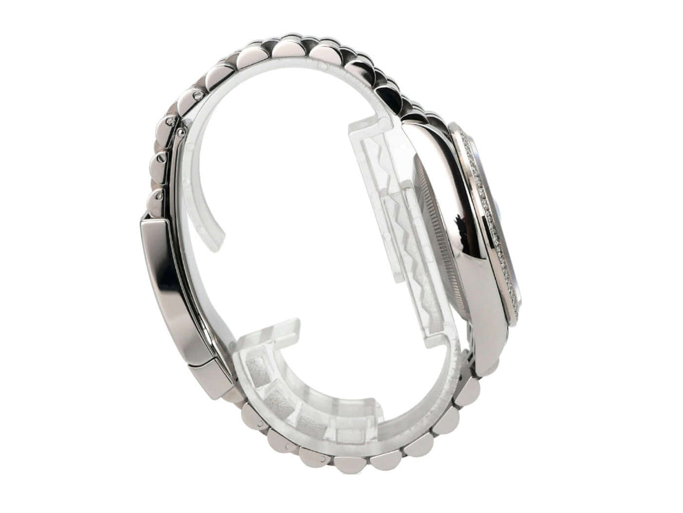 Rolex Datejust 36 Weißgold Diamant 126284RBR Blau Diamant Jubile-Band seitliche Ansicht der Uhr